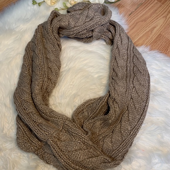 New York & Company Accessories - New York & Company Pullover Shimmery Tan scarf